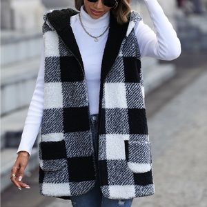 Hooded Houndstooth Vest with pockets